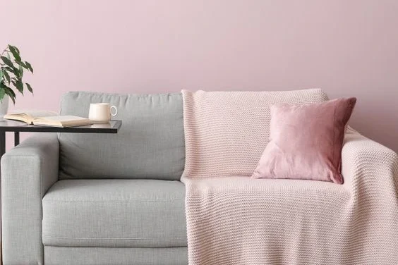 Perpaduan Warna Pink dan Light Gray untuk Interior