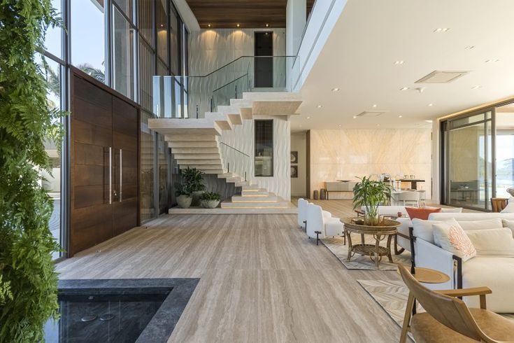 Cat Interior Mewah Kukusan dengan Sentuhan Artistik